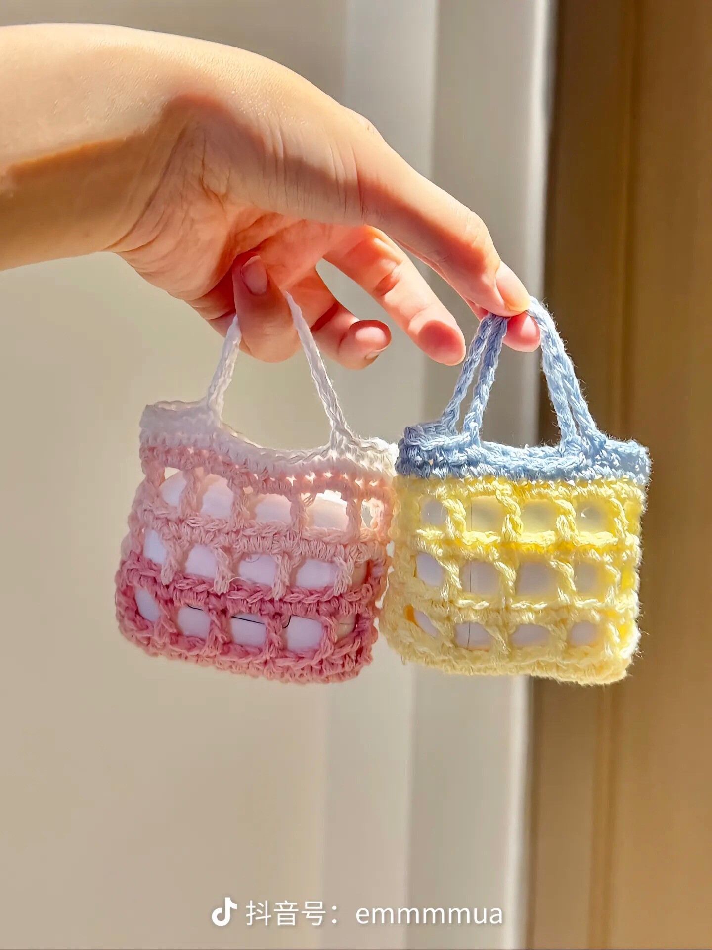 Crochet waffle grid earphone bag tutorial pattern