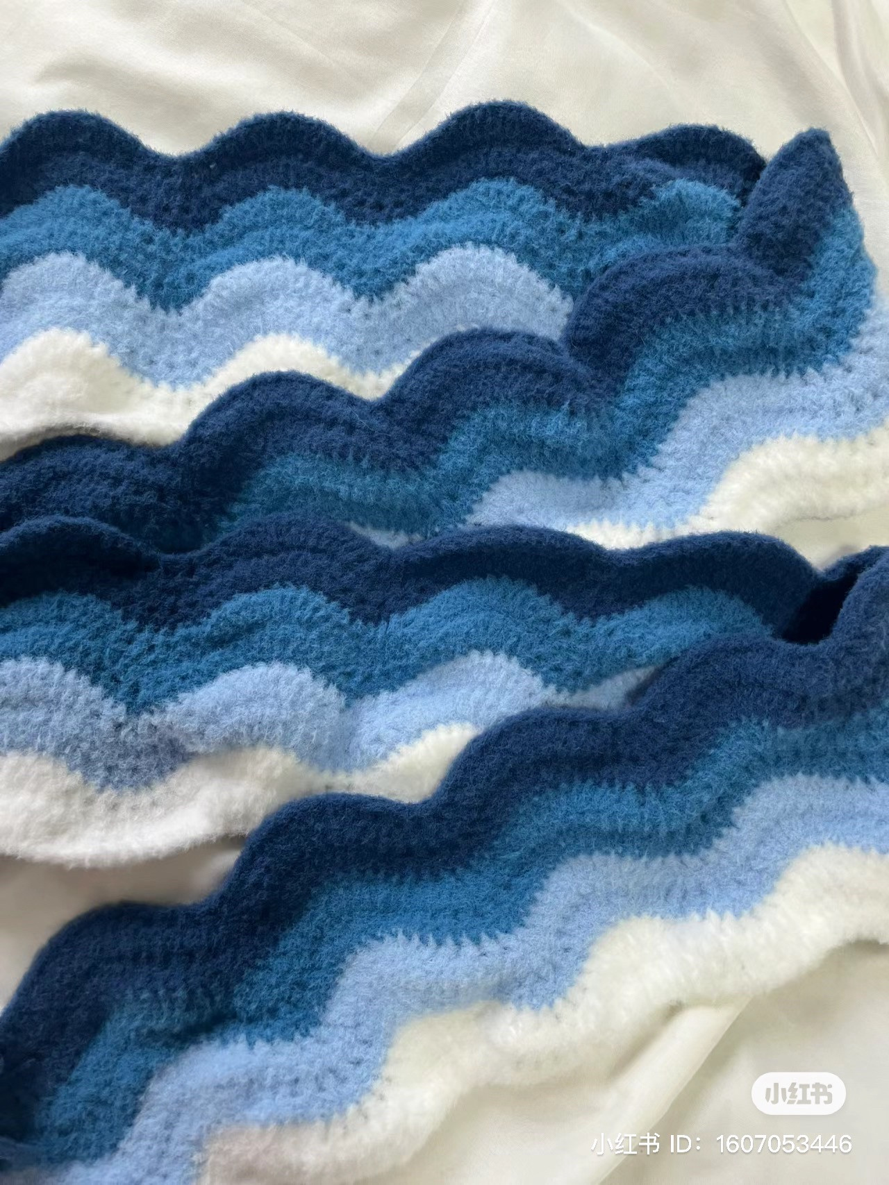 Crochet wavy blue and white gradient scarf pattern chart
