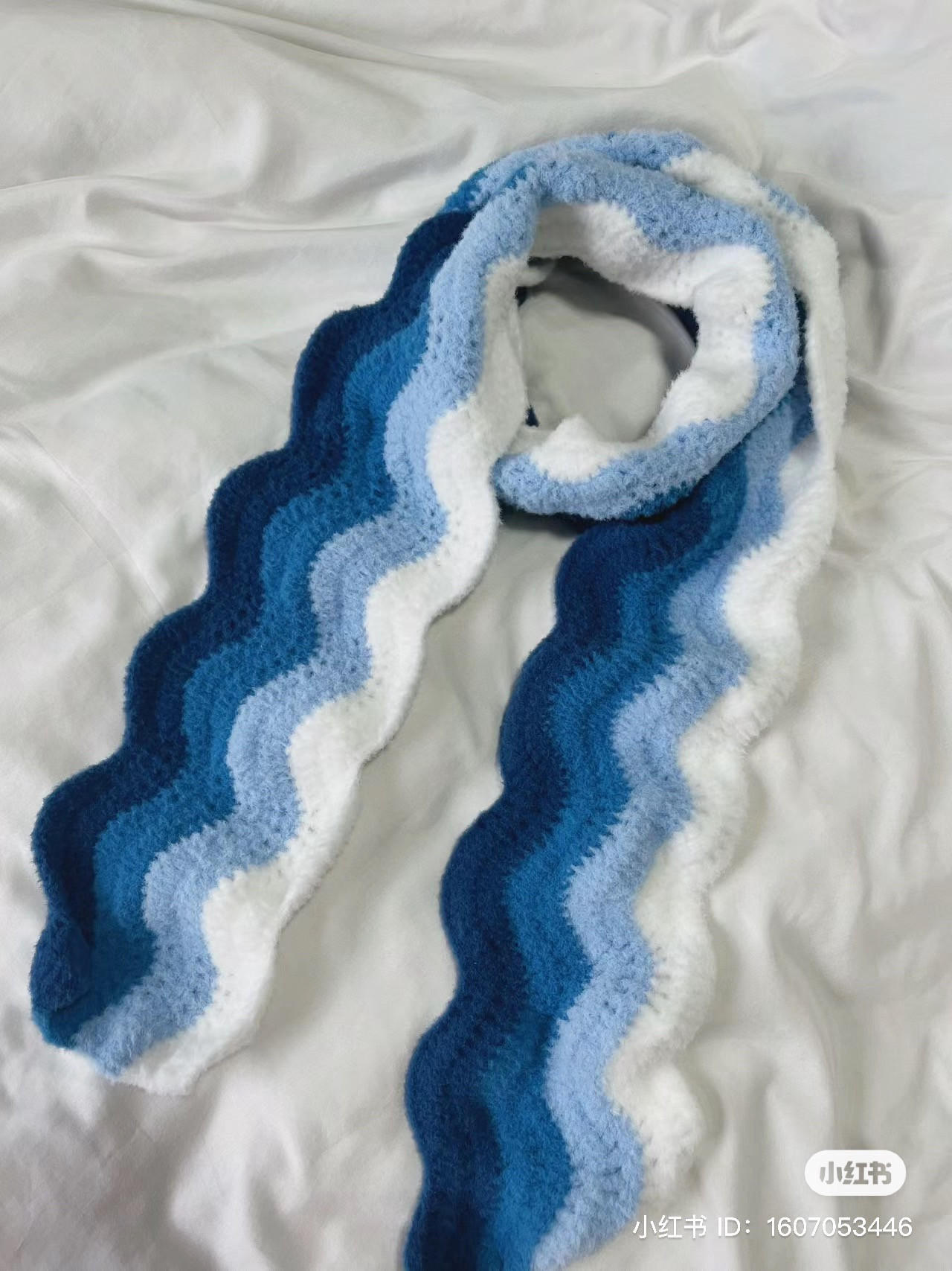Crochet wavy blue and white gradient scarf pattern chart