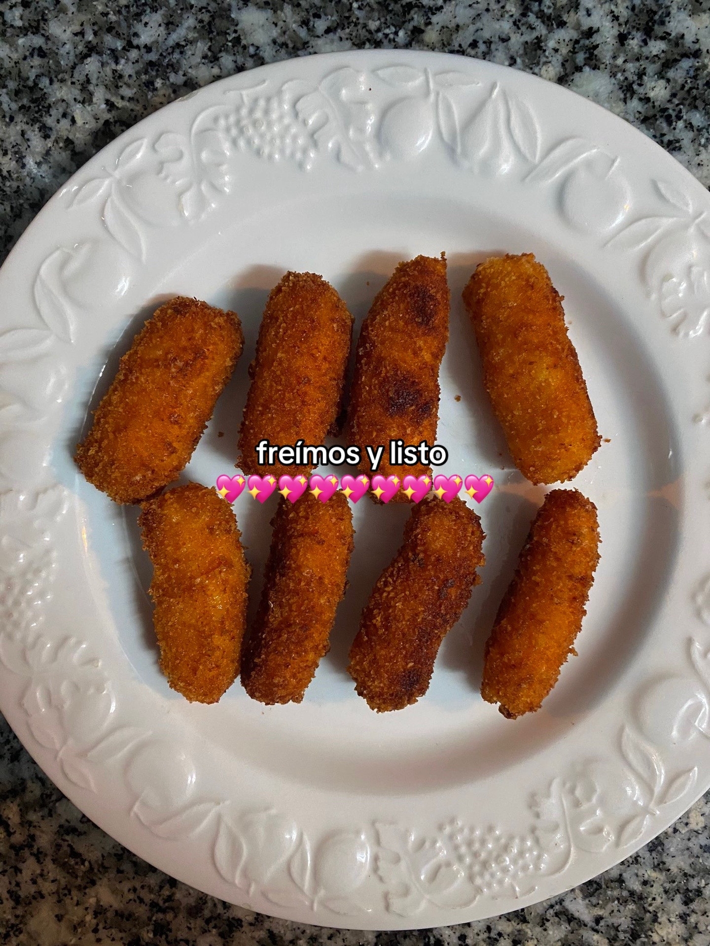 Croquepizza: Croquetas de queso y salsa de tomate crujientes