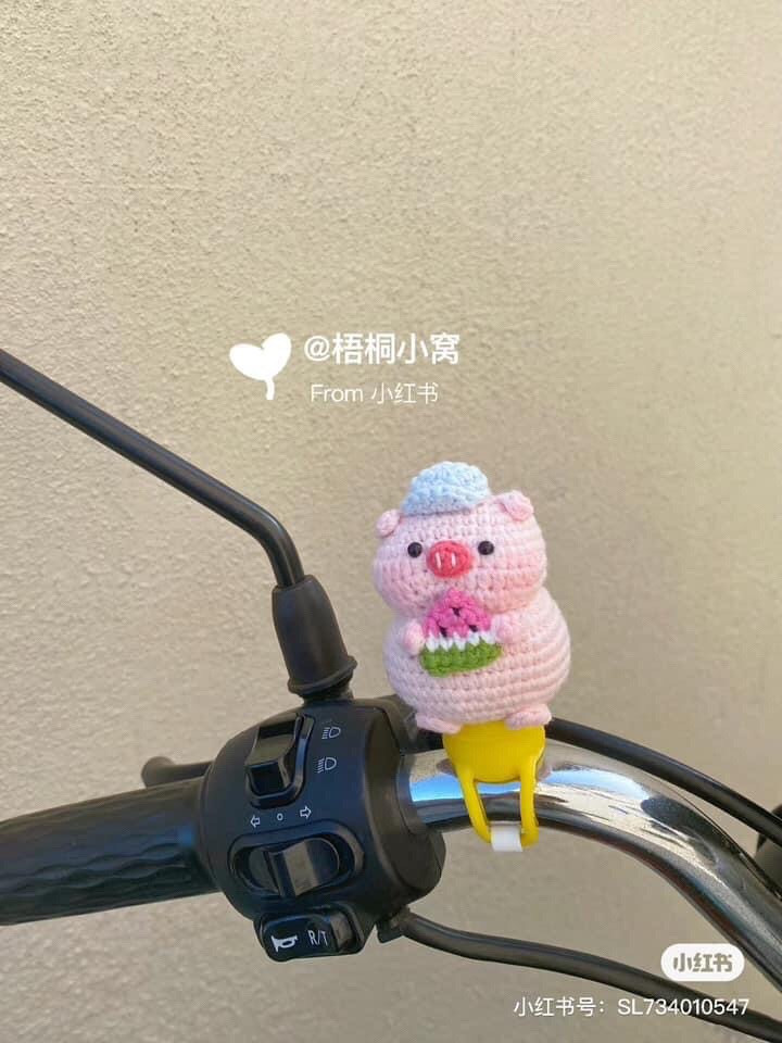 Cute Amigurumi Bumblebee and Pig Crochet Pattern with Chart