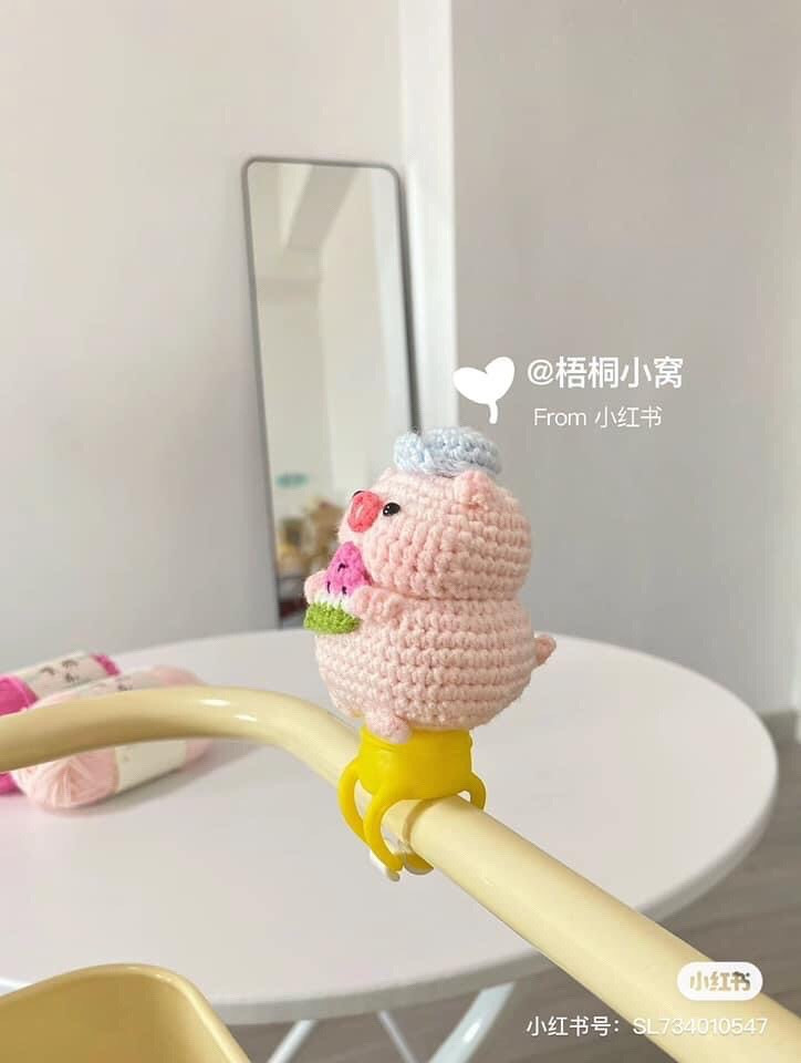 Cute Amigurumi Bumblebee and Pig Crochet Pattern with Chart