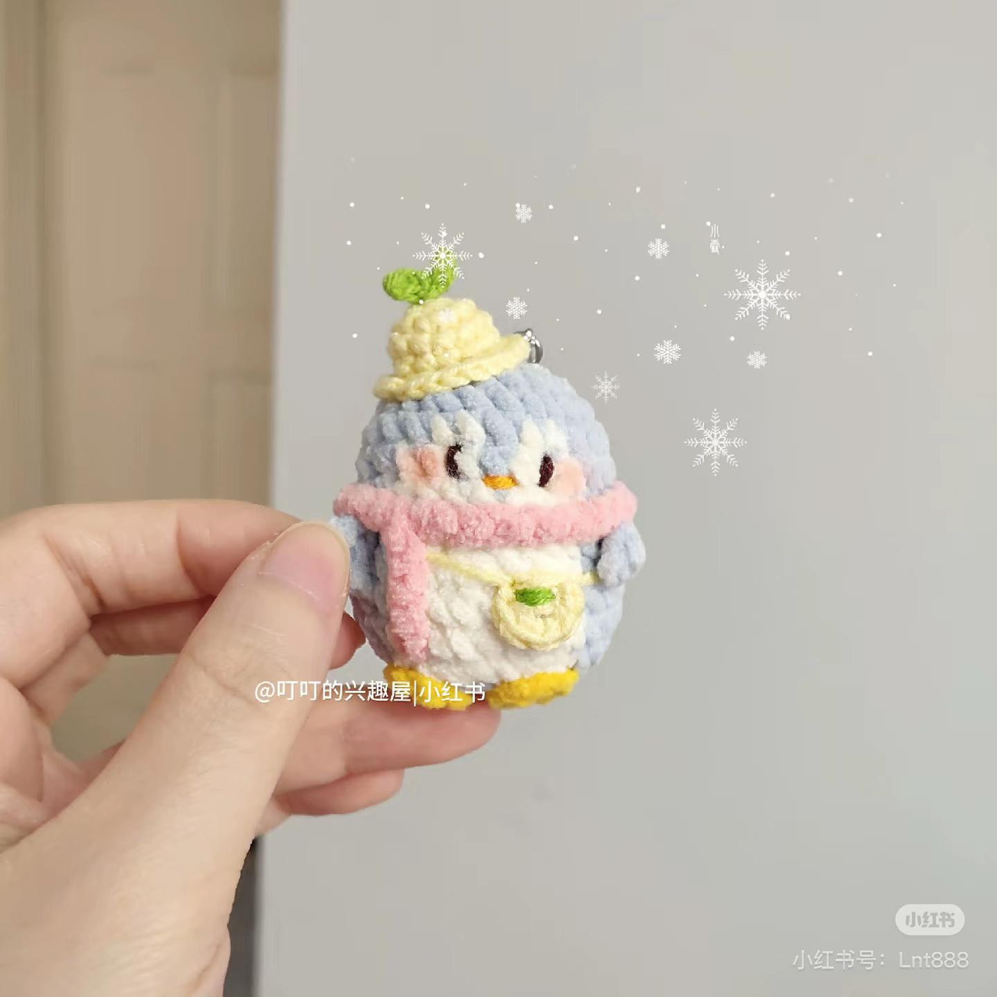 Cute Amigurumi Penguin Crochet Pattern with Scarf and Hat