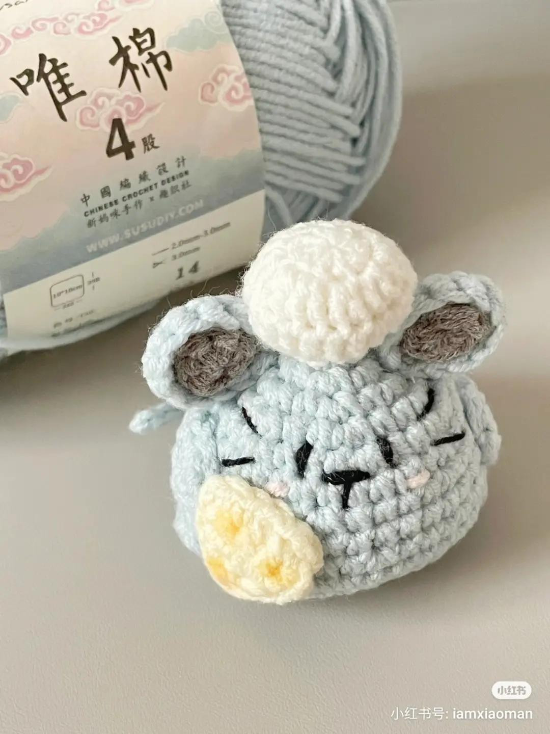 Cute Blue Crochet Mouse with Bread Pattern and Chart