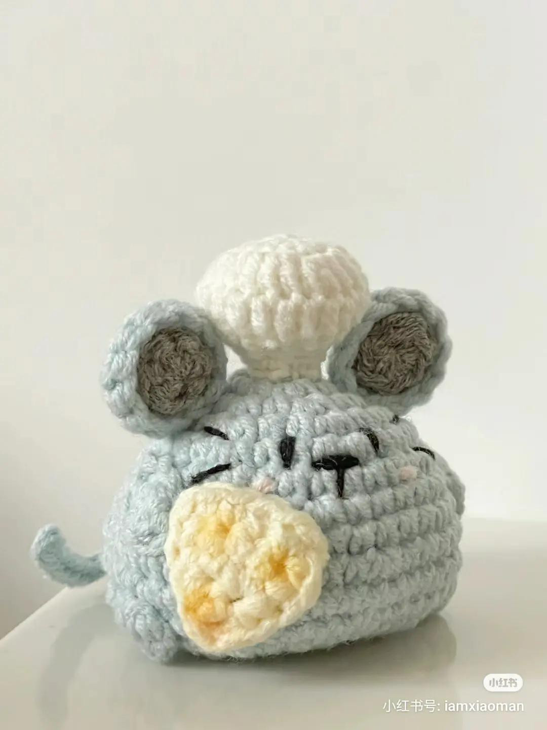 Cute Blue Crochet Mouse with Bread Pattern and Chart