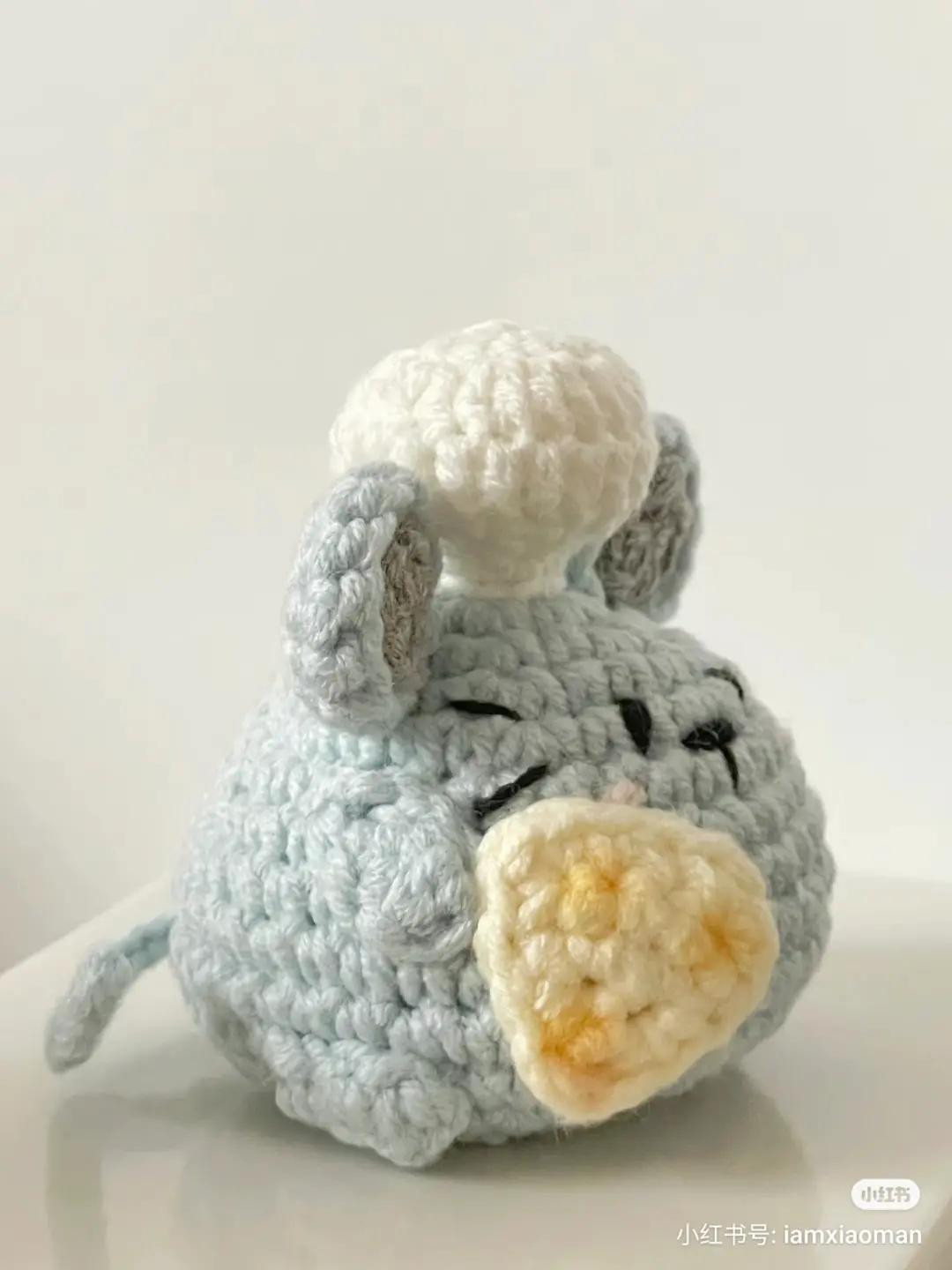 Cute Blue Crochet Mouse with Bread Pattern and Chart