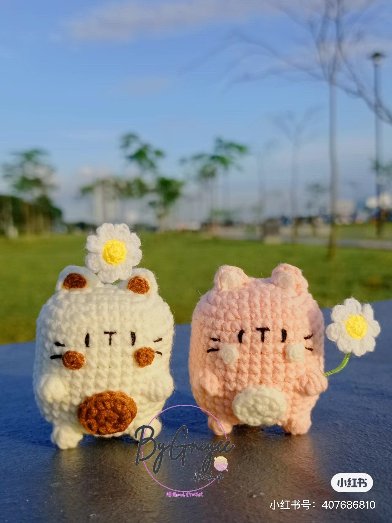 Cute Cat Cookie Amigurumi Crochet Pattern with Daisy Flower
