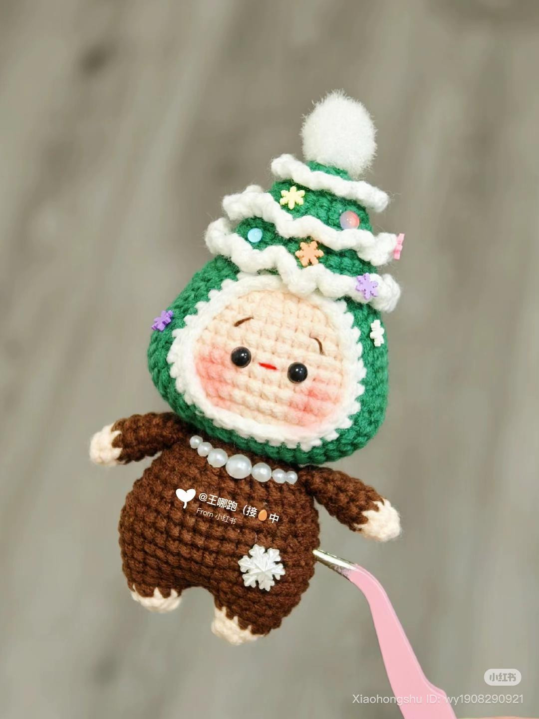 Cute Christmas Amigurumi Dolls Pattern: Reindeer, Santa & Tree