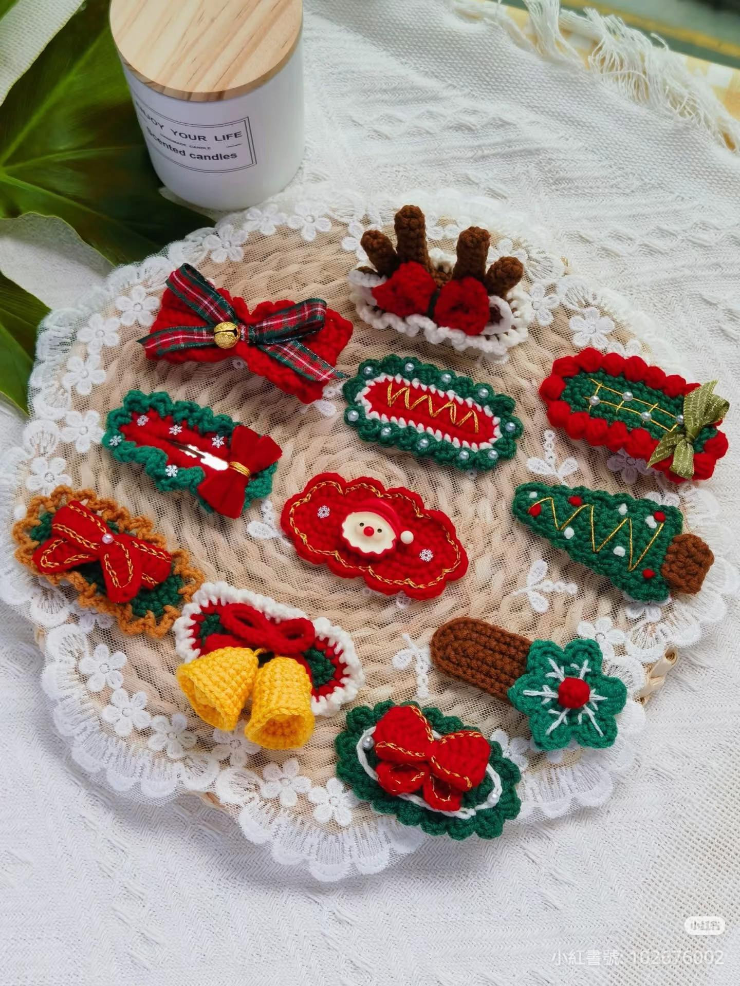 Cute Christmas Crochet Hair Clips Pattern and Tutorial