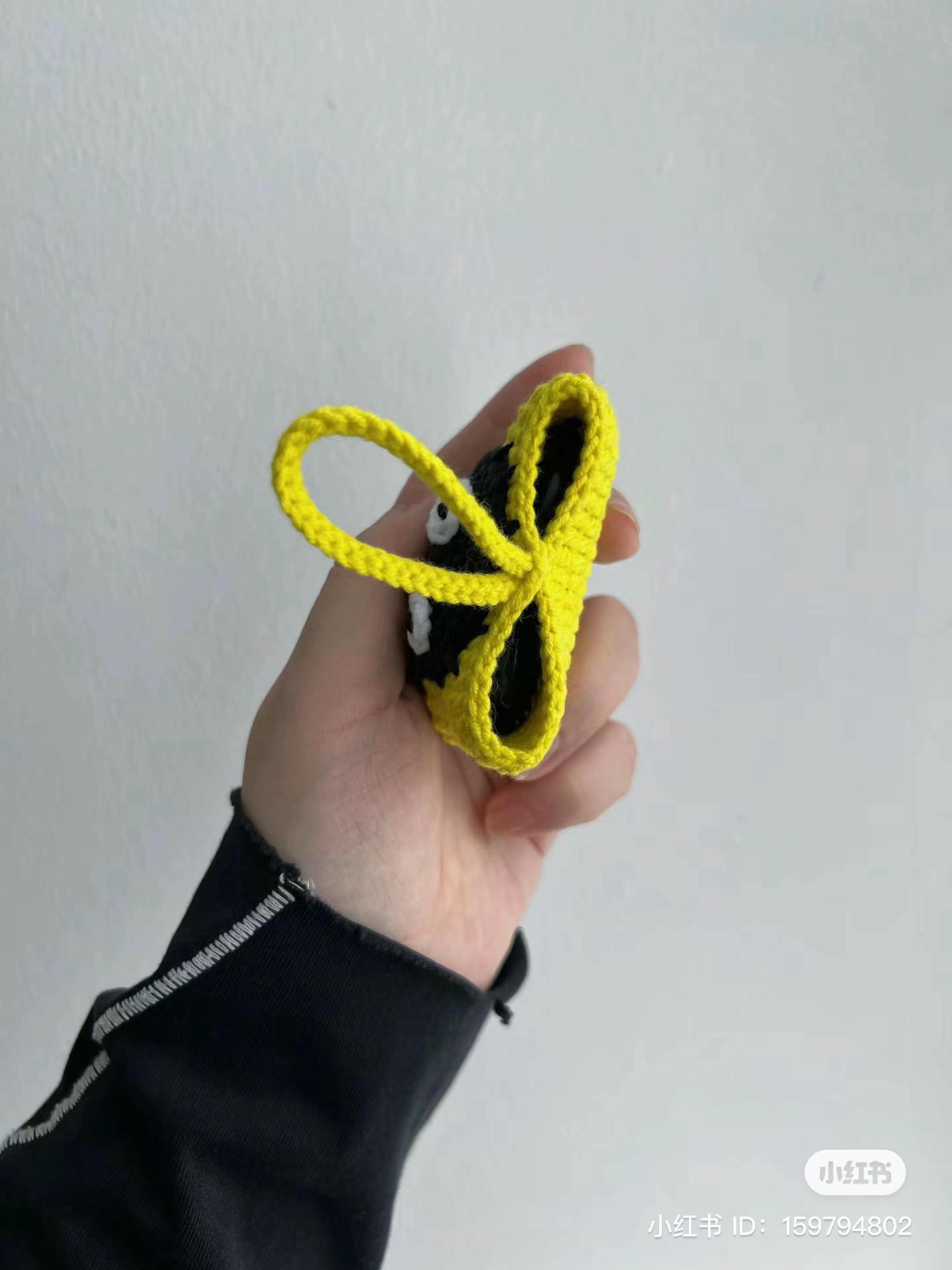 Cute Coal Ball Crochet Bag for Headphones and Car Keys Pattern