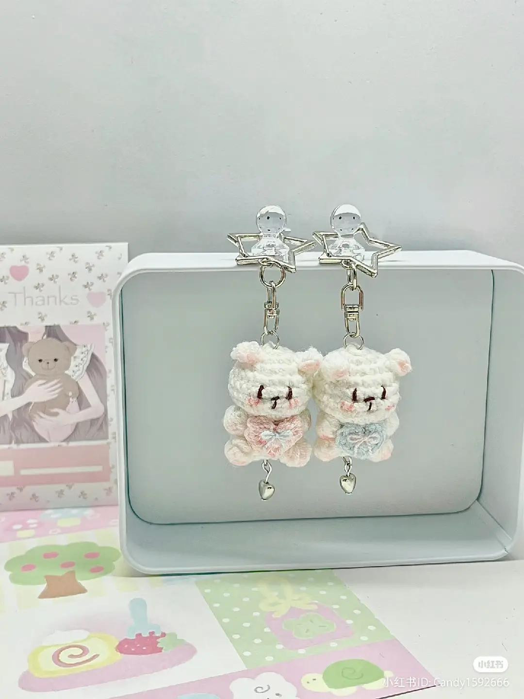 Cute Crochet Bear Keychain Pattern Chart: Little Bears Touching