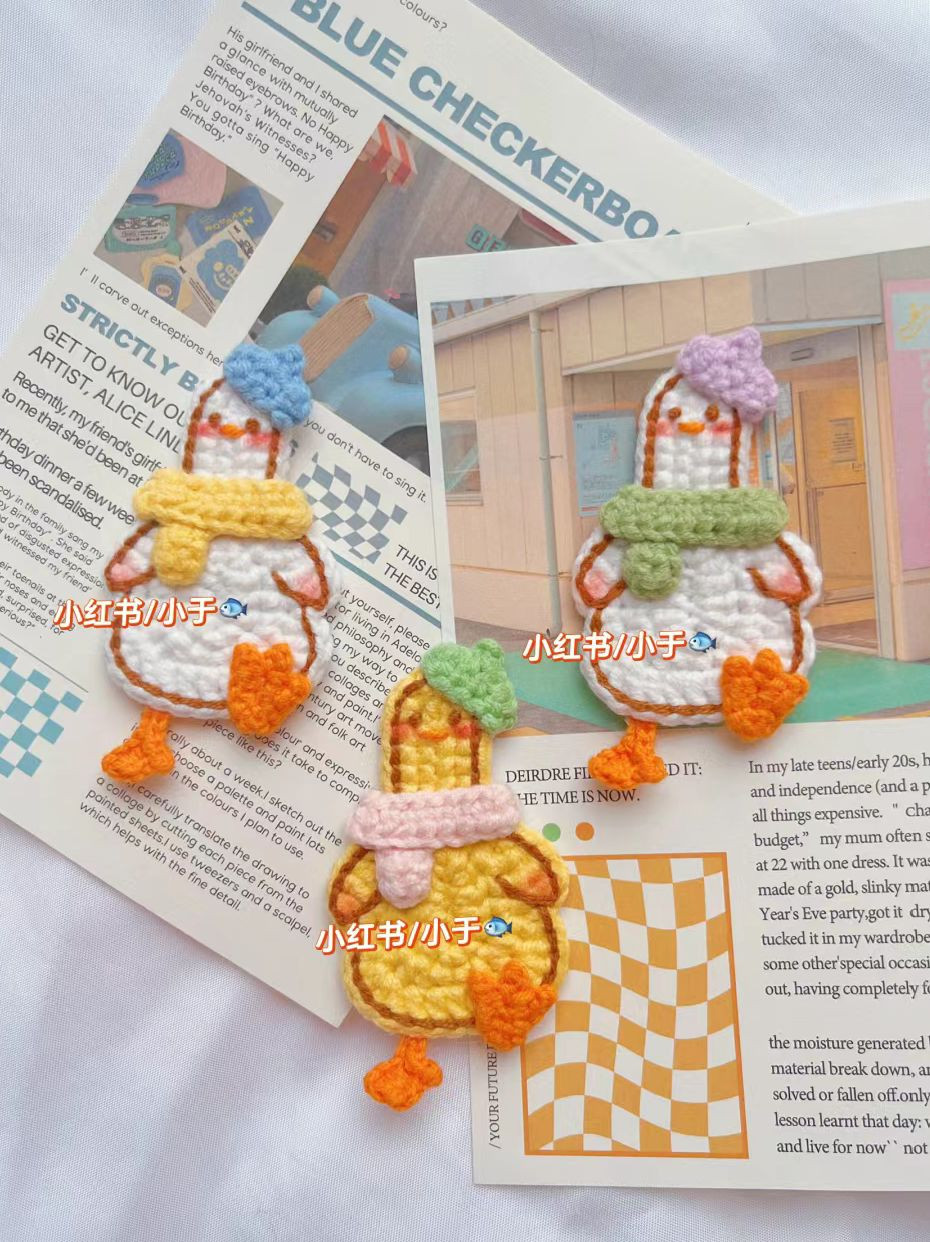 Cute Crochet Duck Pattern with Scarf and Hat