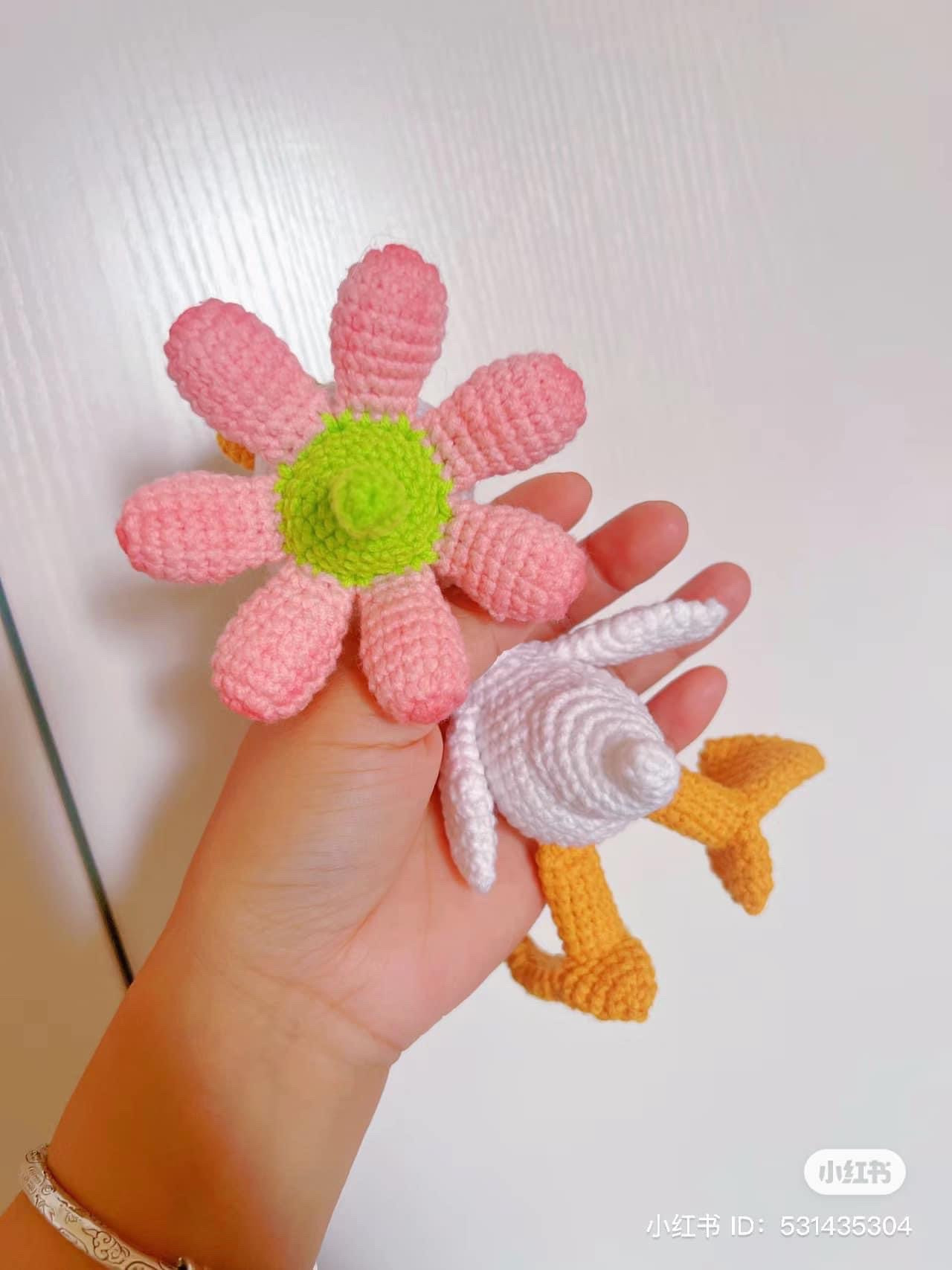 Cute Crochet Flower Hat Duck Amigurumi Doll Pattern Chart