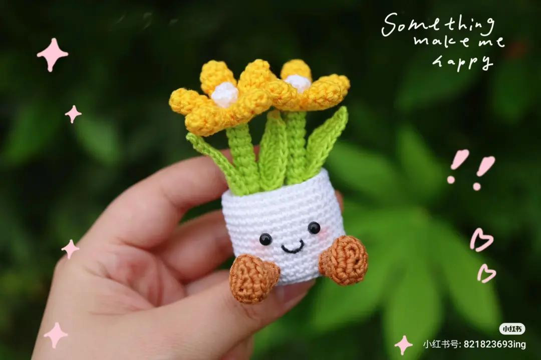 Cute Crochet Flower Pot Pattern Inspired by Jellycat