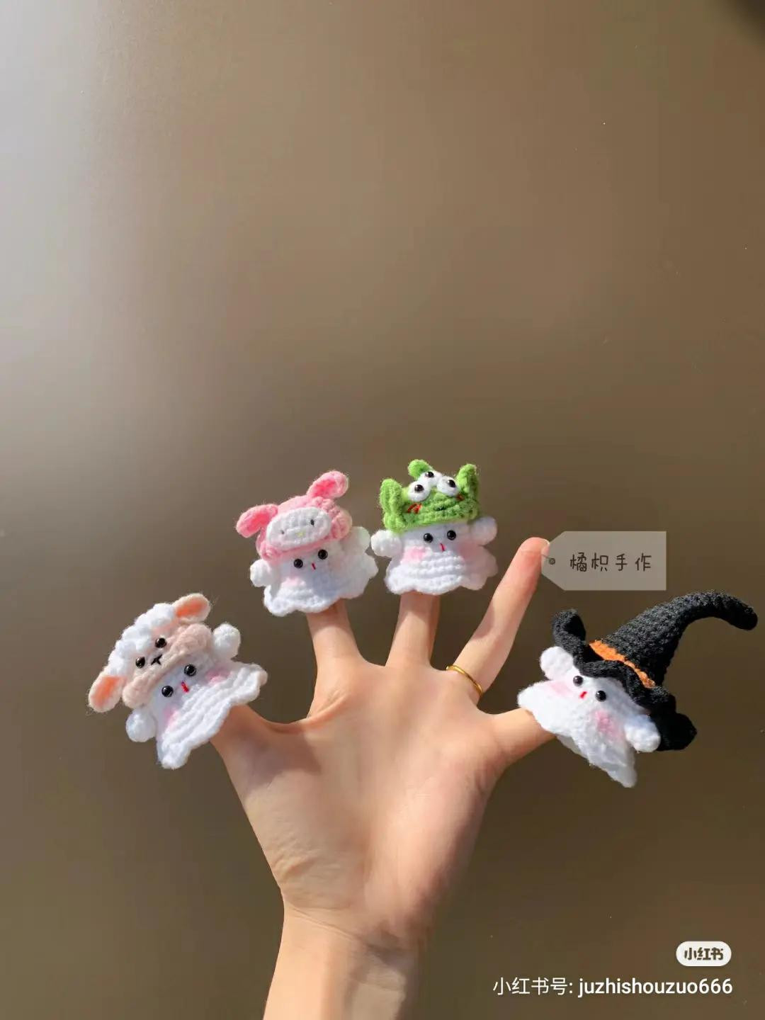 Cute Crochet Ghost Finger Puppets and Keychains Pattern