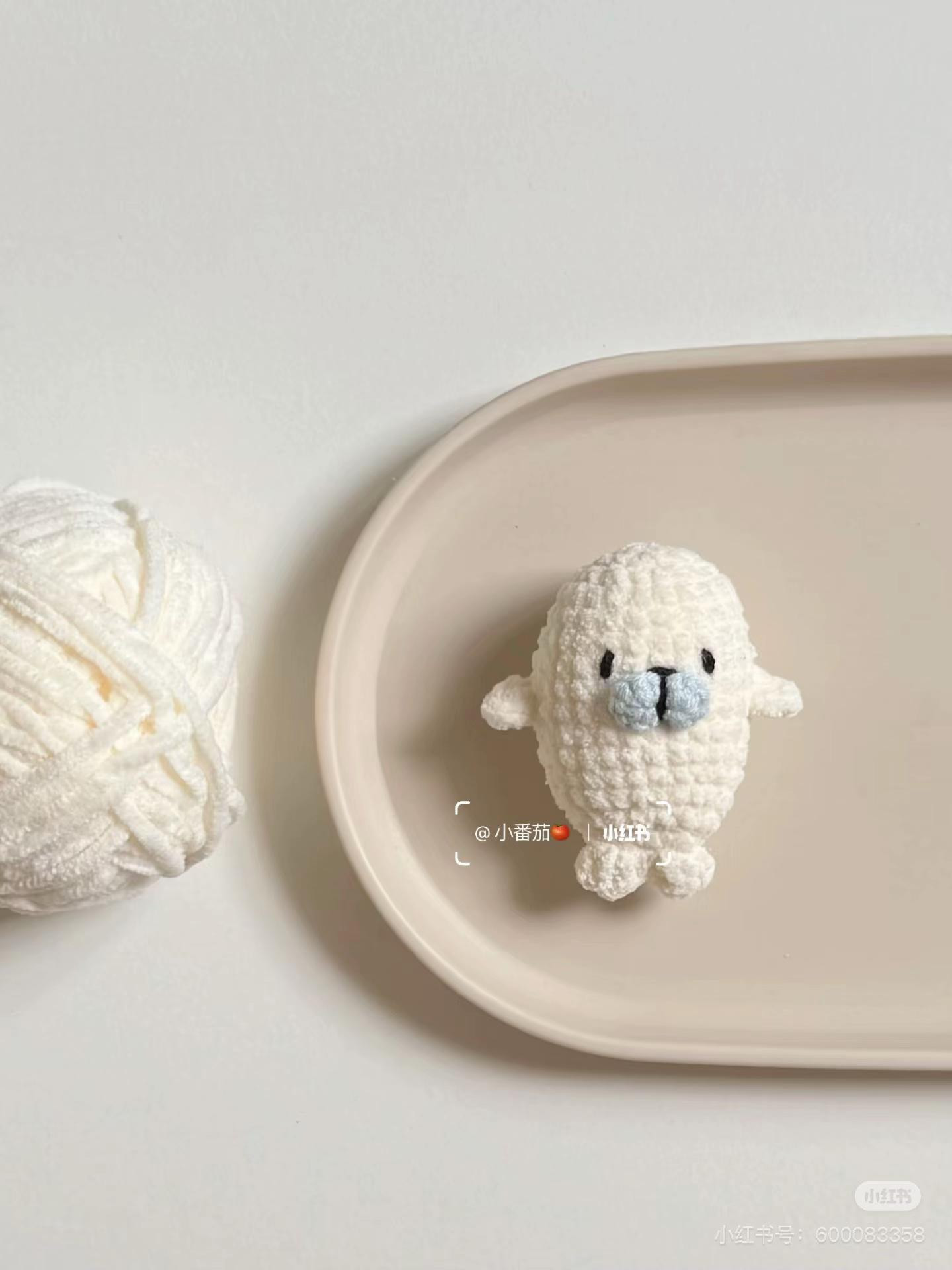 Cute Crochet Patterns: Rose Bouquet, Duck Keychains & Strawberry Amigurumi