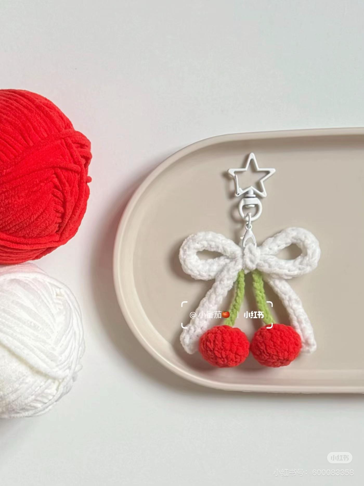 Cute Crochet Patterns: Rose Bouquet, Duck Keychains & Strawberry Amigurumi