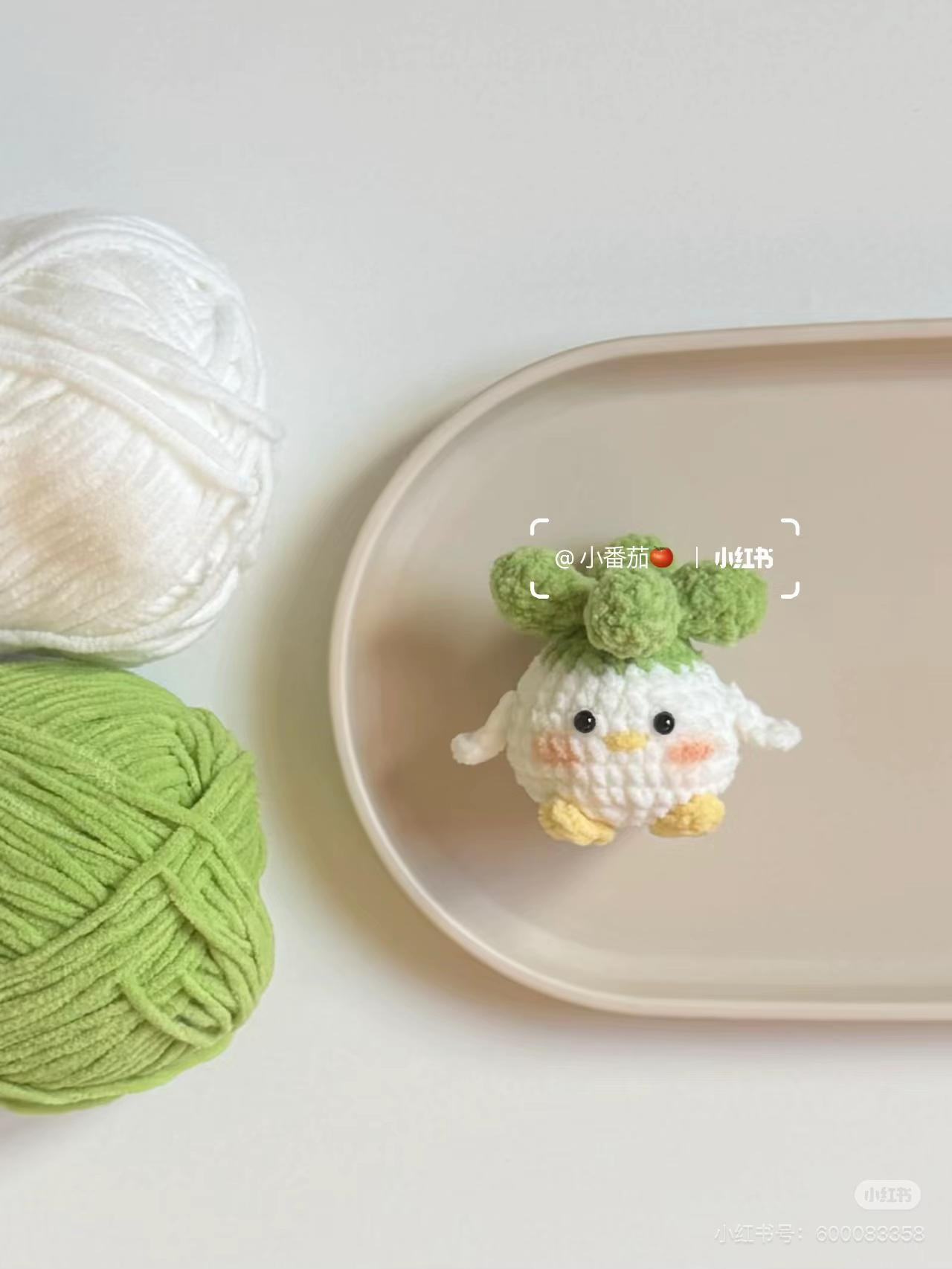 Cute Crochet Patterns: Rose Bouquet, Duck Keychains & Strawberry Amigurumi
