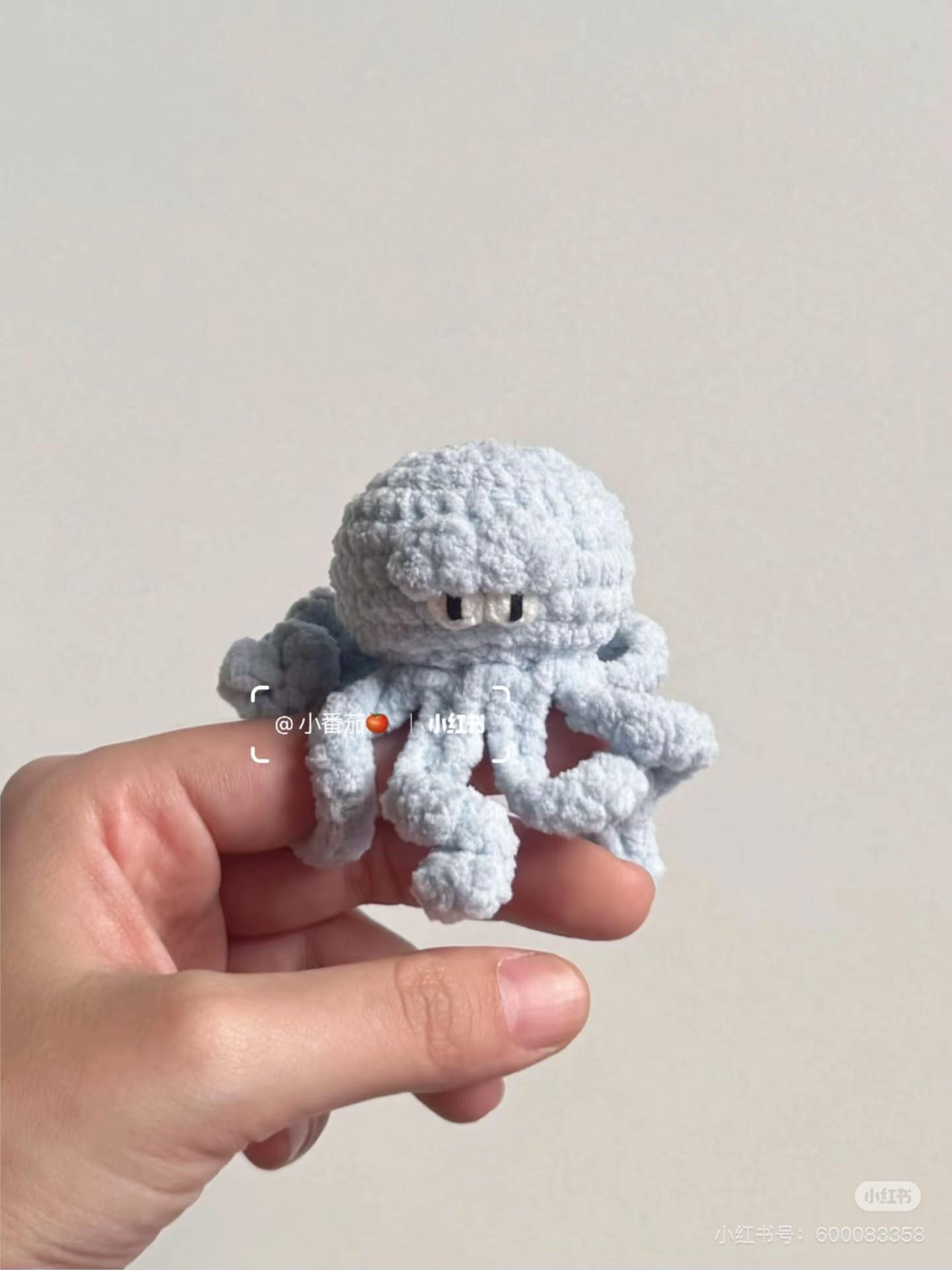 Cute Crochet Patterns: Rose Bouquet, Duck Keychains & Strawberry Amigurumi