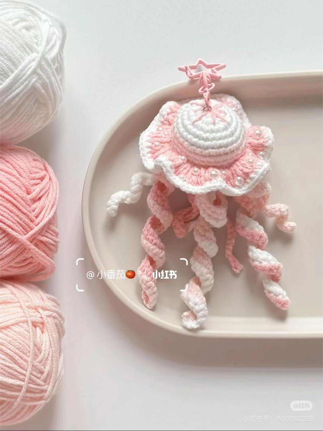 Cute Crochet Patterns: Rose Bouquet, Duck Keychains & Strawberry Amigurumi