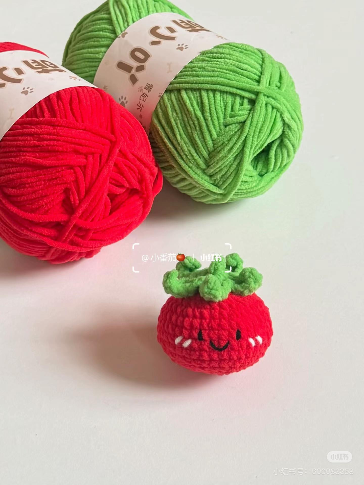 Cute Crochet Patterns: Rose Bouquet, Duck Keychains & Strawberry Amigurumi