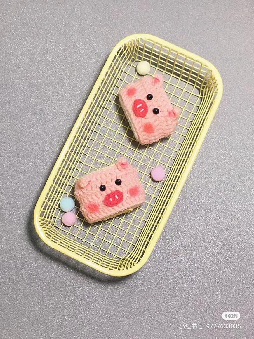 Cute Crochet Piggy Cake Roll Amigurumi with Chart