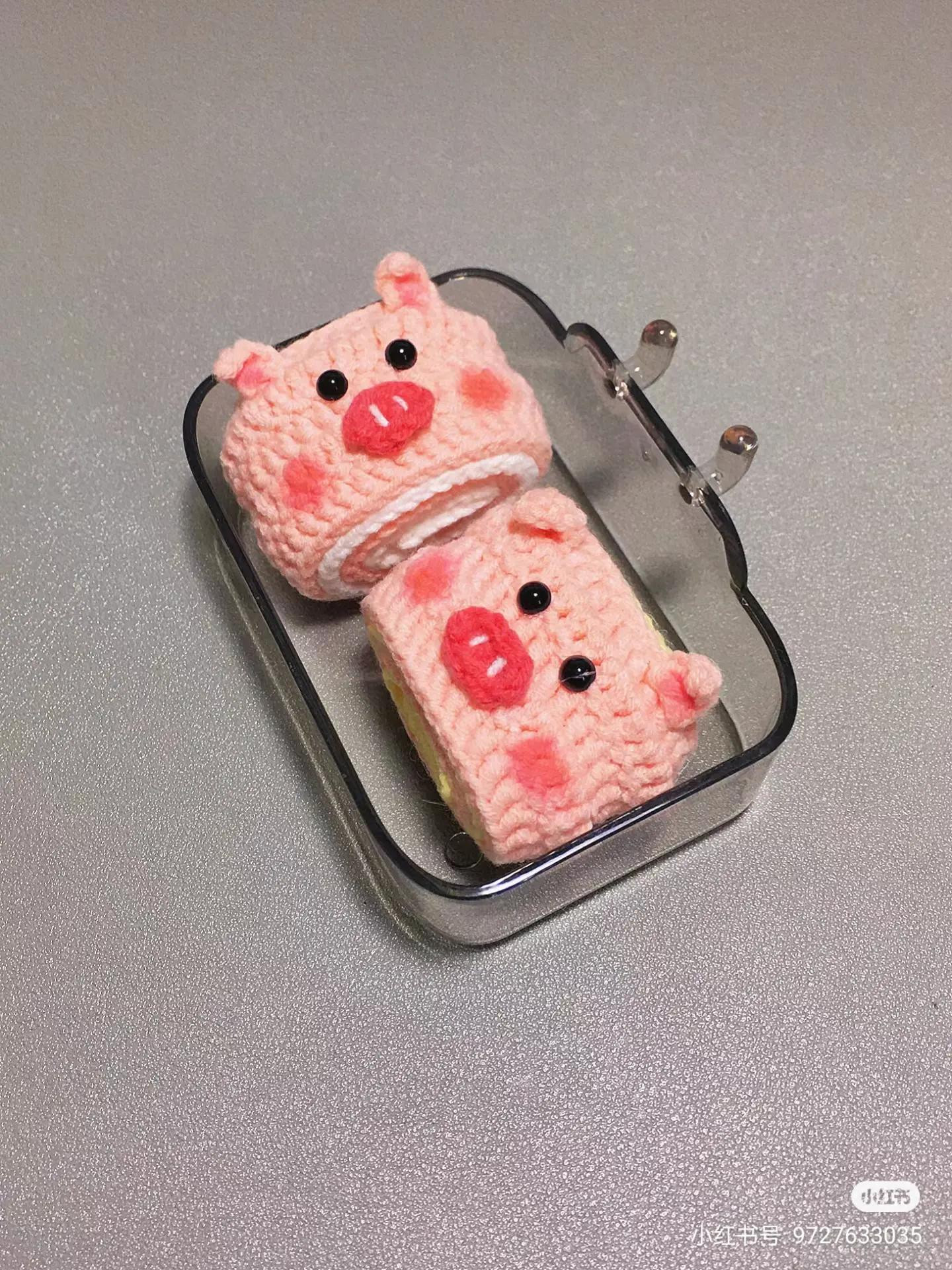 Cute Crochet Piggy Cake Roll Amigurumi with Chart