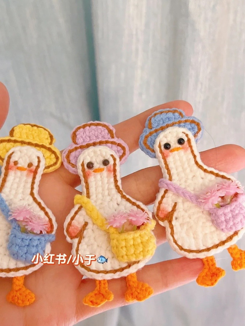 Cute Crochet Spring Picnic Duck Hair Clip Pattern with Chart