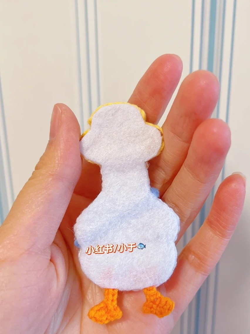 Cute Crochet Spring Picnic Duck Hair Clip Pattern with Chart