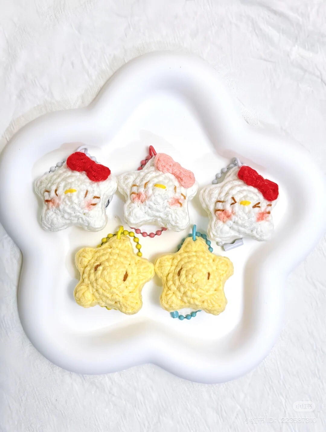 Cute Crochet Star Amigurumi Tutorial: Hello Kitty and Yellow Stars with Free Pattern