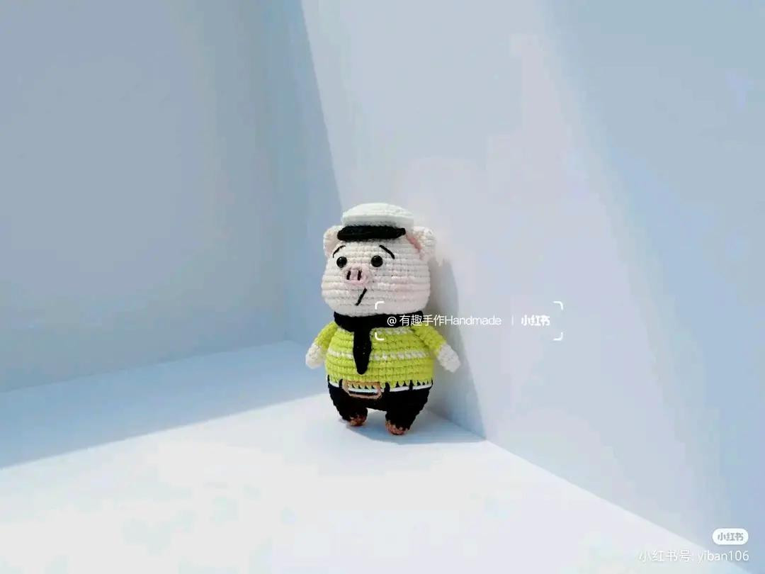 Cute Crochet Traffic Police Pig Amigurumi Pattern with Detailed Flat Chart Instructions