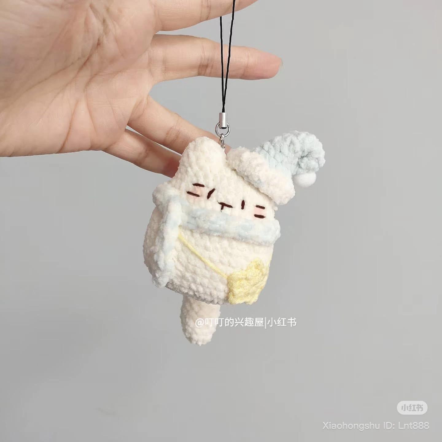 Cute Crocheted Cat Amigurumi Keychain Pattern with Winter Hat and Scarf