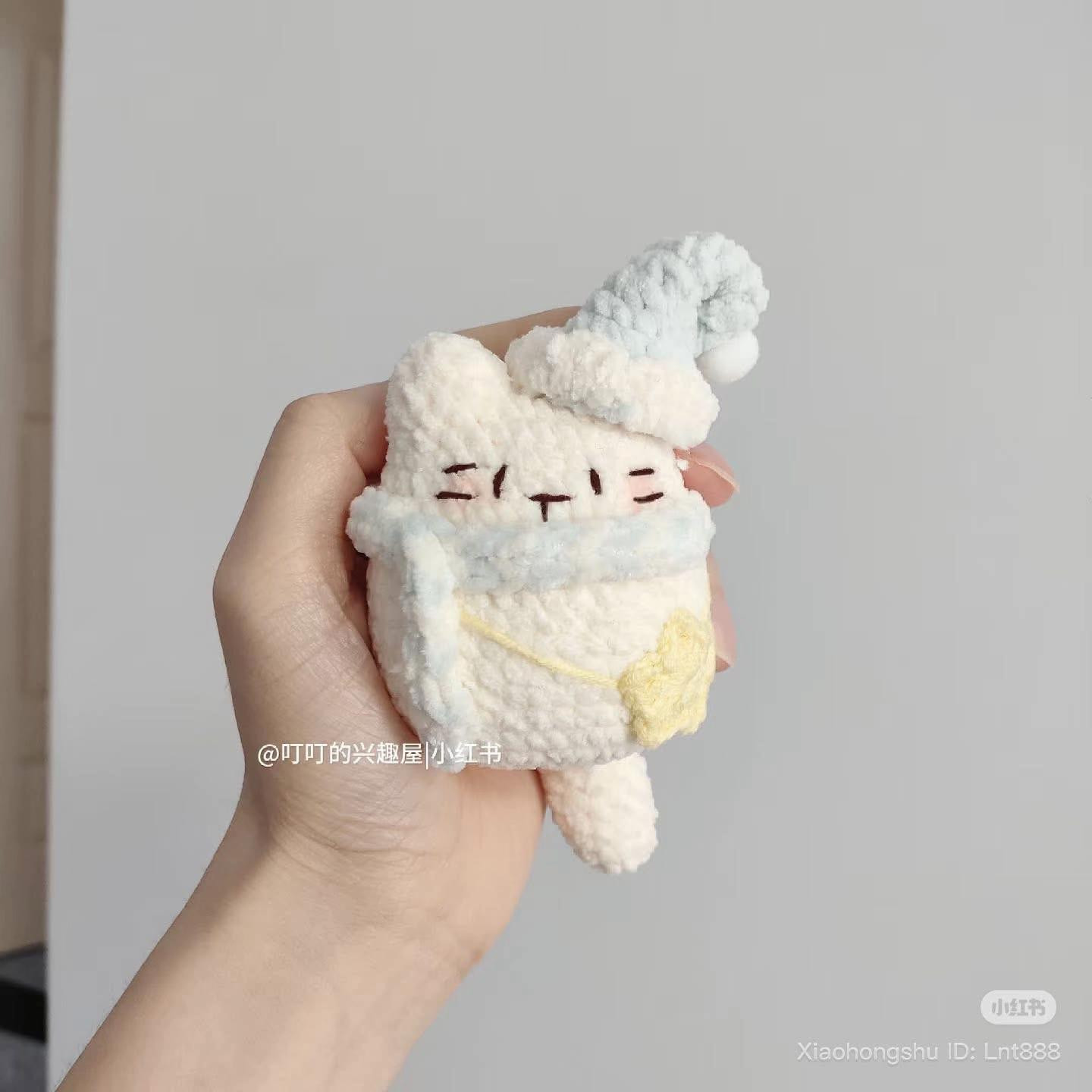 Cute Crocheted Cat Amigurumi Keychain Pattern with Winter Hat and Scarf