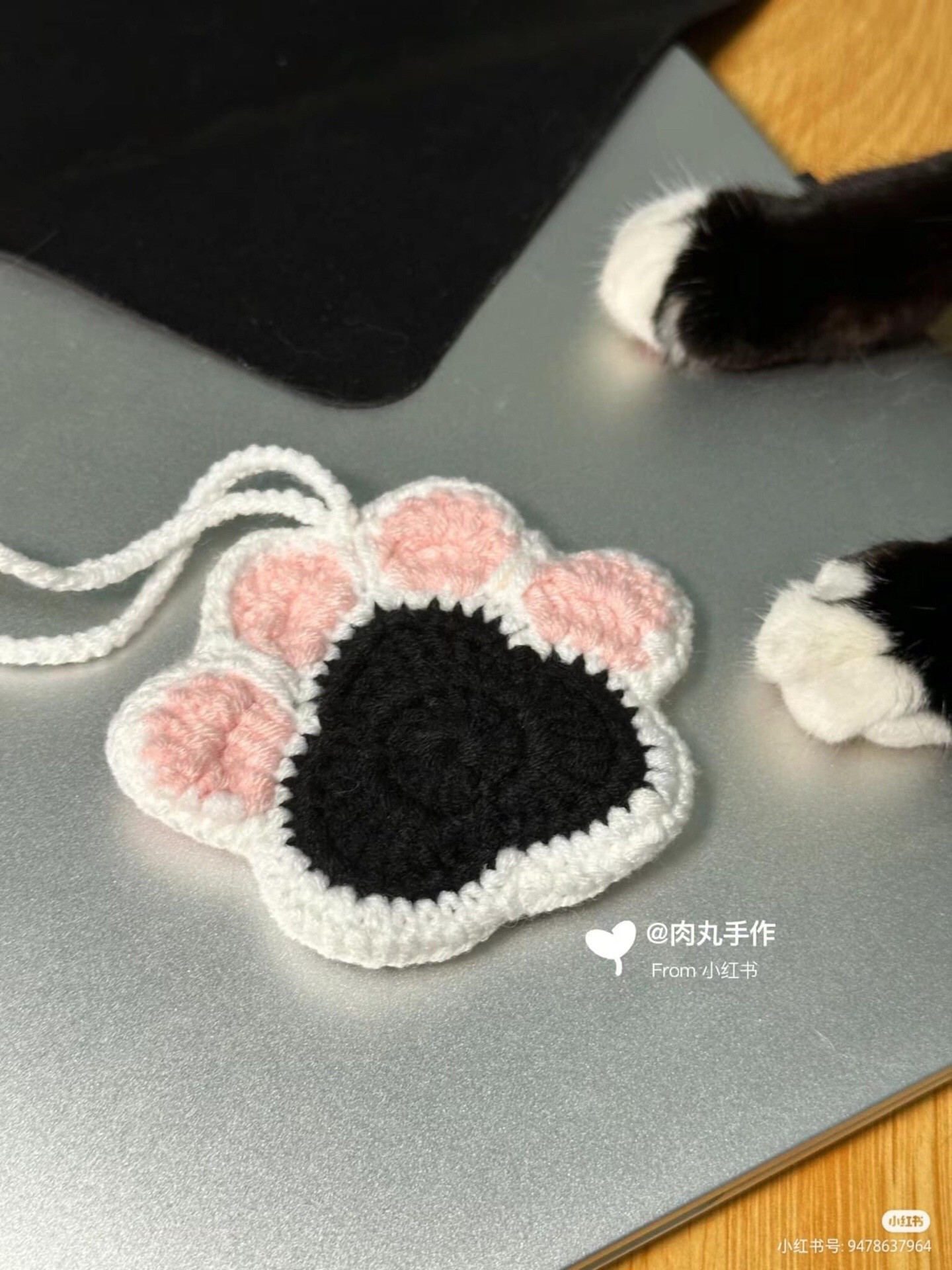 Cute Crocheted Cat Paw Headphone Case Pattern