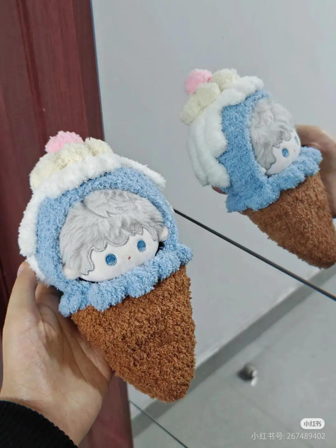 Cute Crocheted Ice Cream Cone Hoodie Pattern for 10cm Dolls with Detailed Instructions