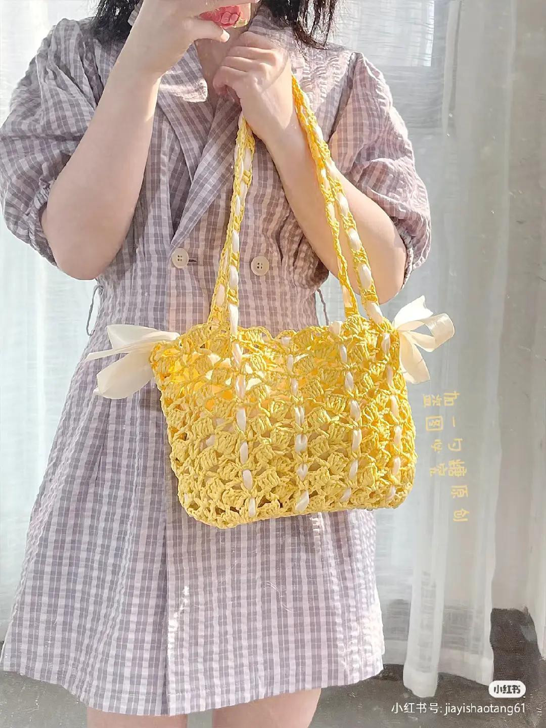 Cute Fluffy Crochet Bag Pattern with Written Instructions in Pastel Colors