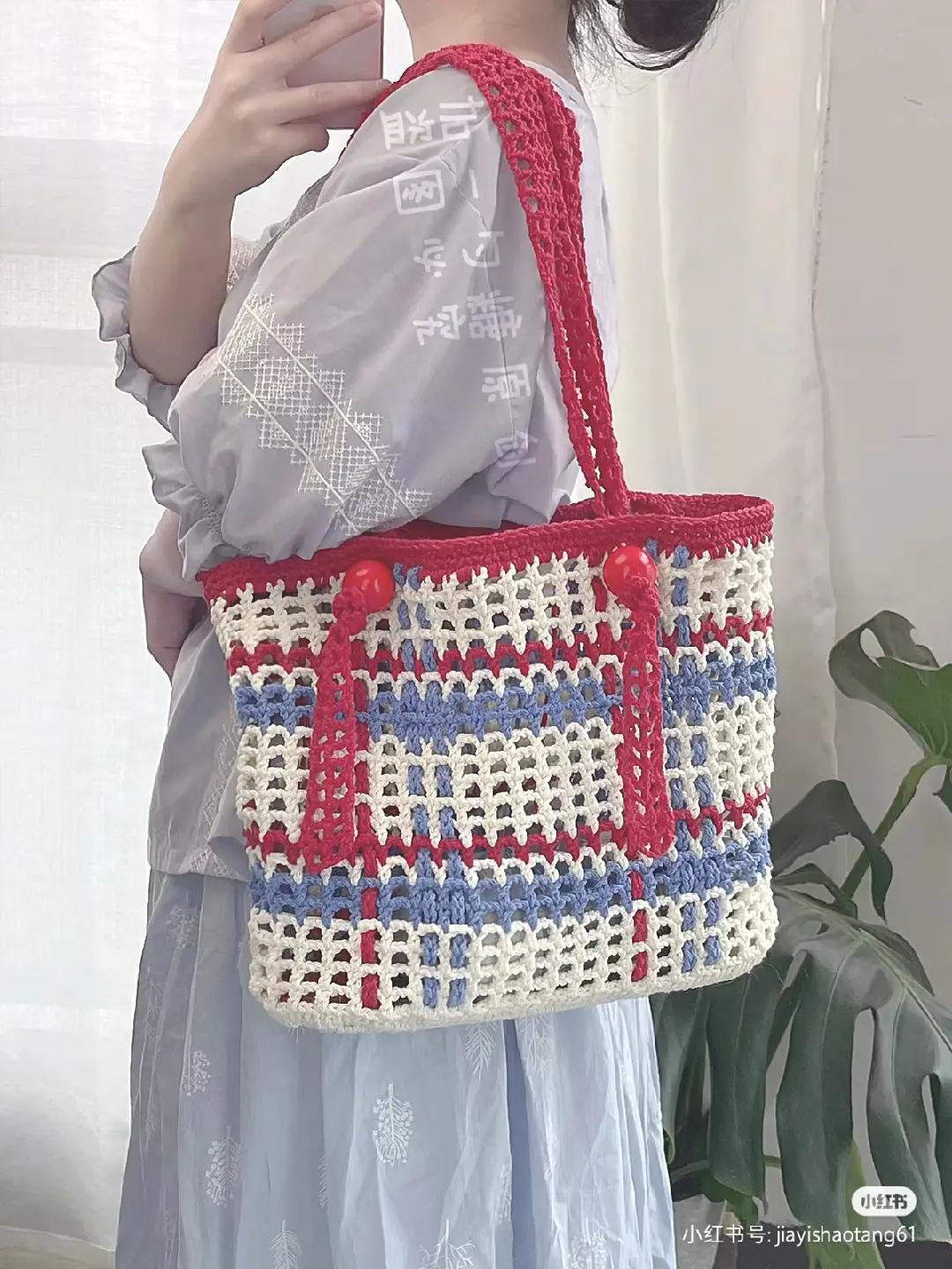 Cute Fluffy Crochet Bag Pattern with Written Instructions in Pastel Colors