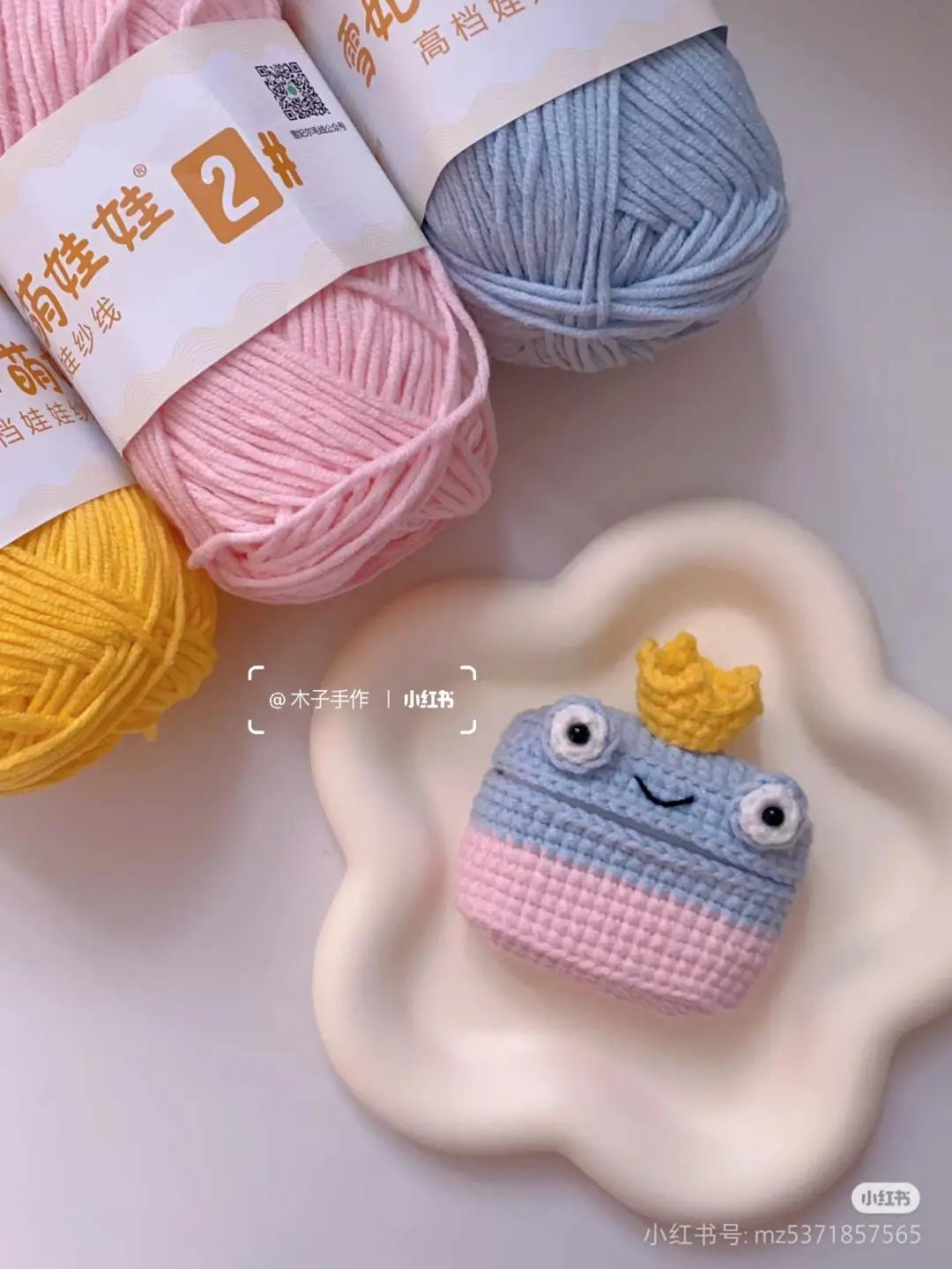 Cute Frog Prince Crochet Earphone Case Pattern with Crown