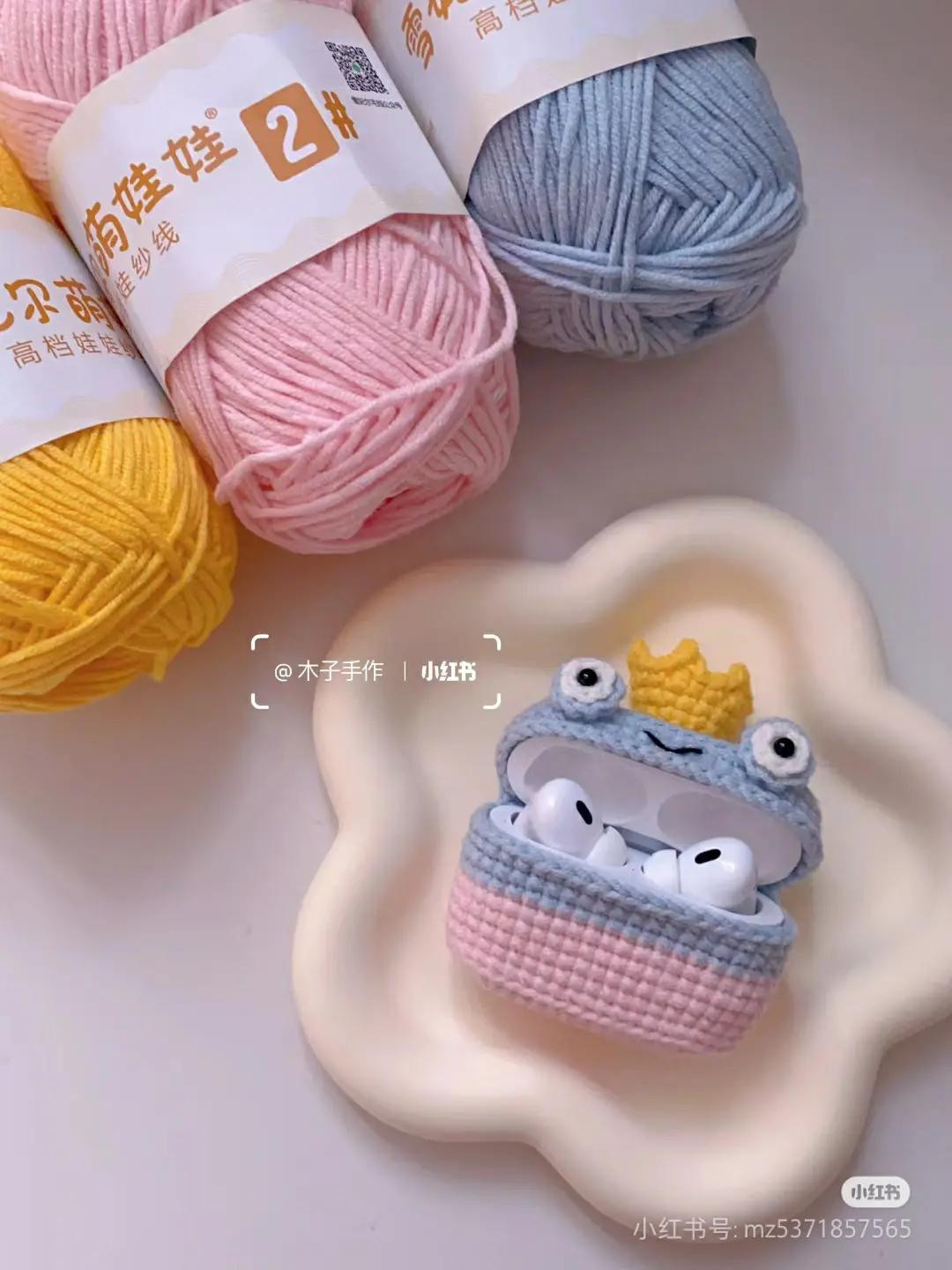 Cute Frog Prince Crochet Earphone Case Pattern with Crown