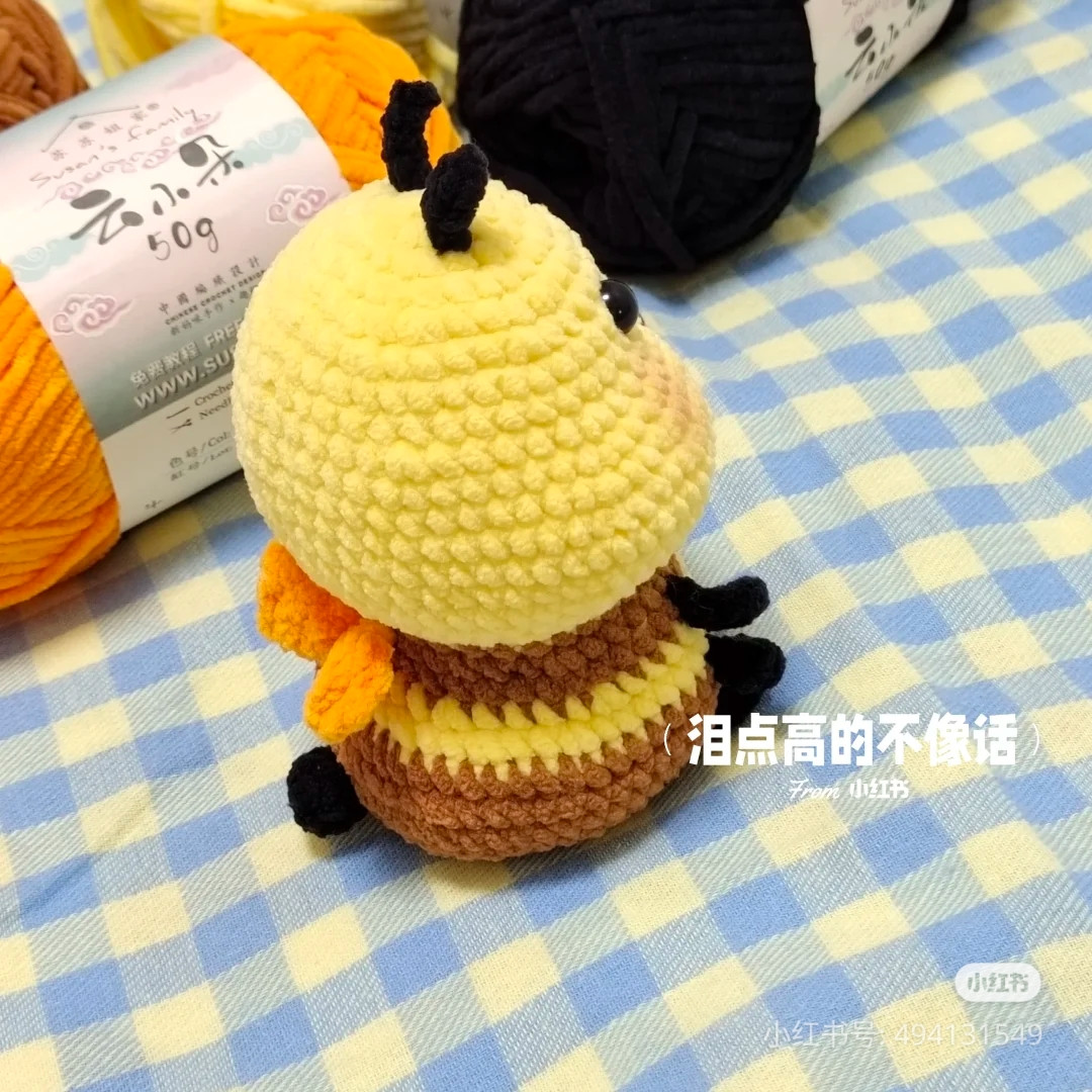 Cute Honey Bee Amigurumi Crochet Pattern with Free Chart