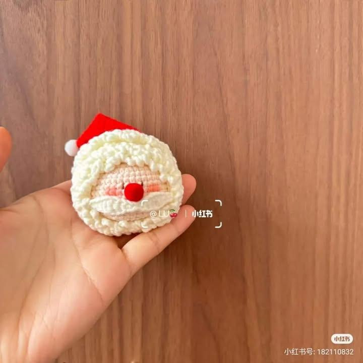 Cute Mini Santa Claus Amigurumi Crochet Pattern