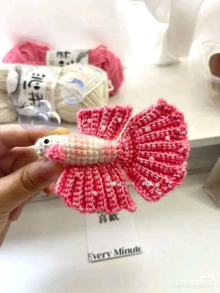 Cute Pink Crochet Betta Fish Pattern Tutorial with Step-by-Step Instructions