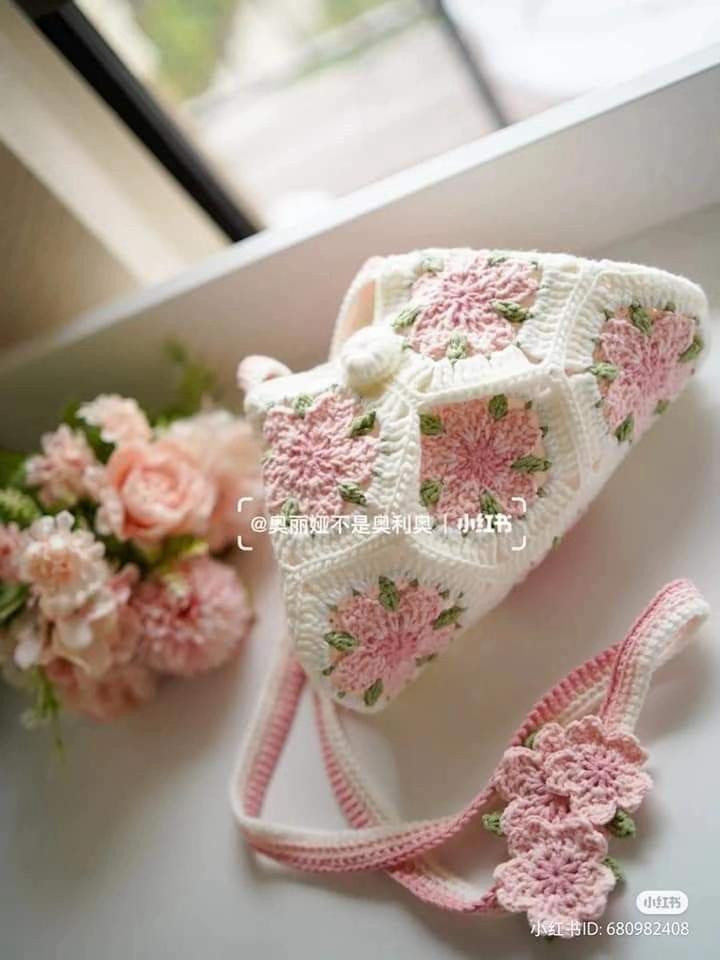 Cute Pink Floral Crochet Bag with Complete Flower Chart Pattern