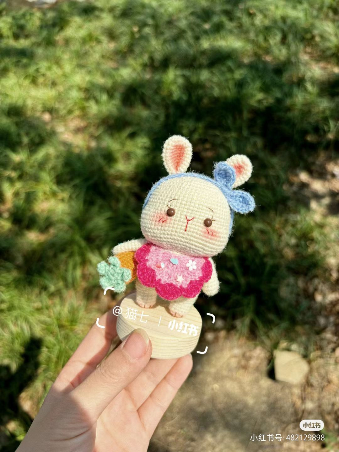 Cute Rabbit Amigurumi Crochet Pattern with Carrot
