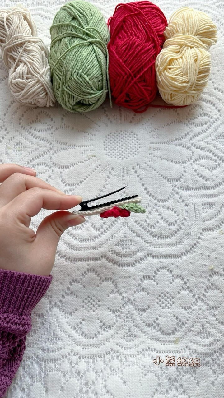 Cute Red Flower Crochet Hair Clip Pattern Tutorial
