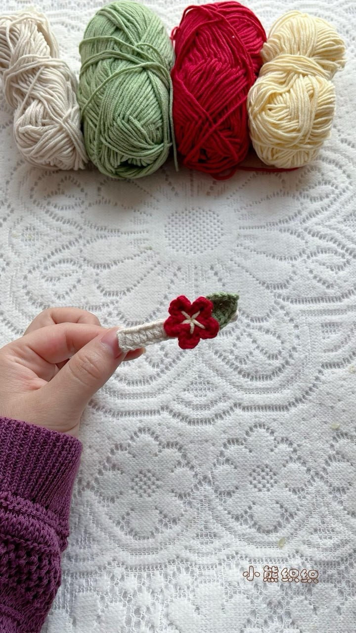 Cute Red Flower Crochet Hair Clip Pattern Tutorial