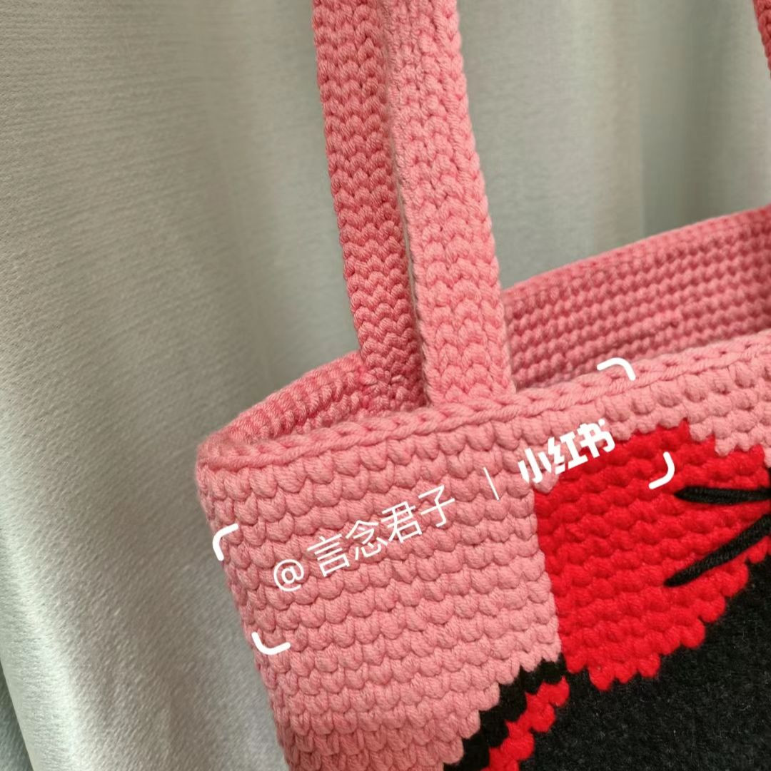 Cute Snow White Crochet Tote Bag Pattern with Pixel Chart and Pink Yarn Design