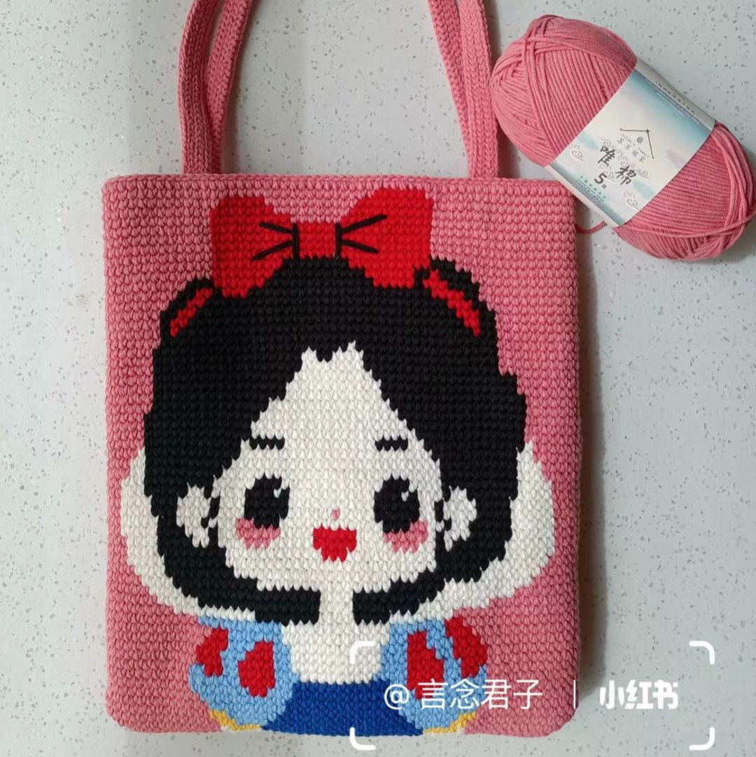 Cute Snow White Crochet Tote Bag Pattern with Pixel Chart and Pink Yarn Design