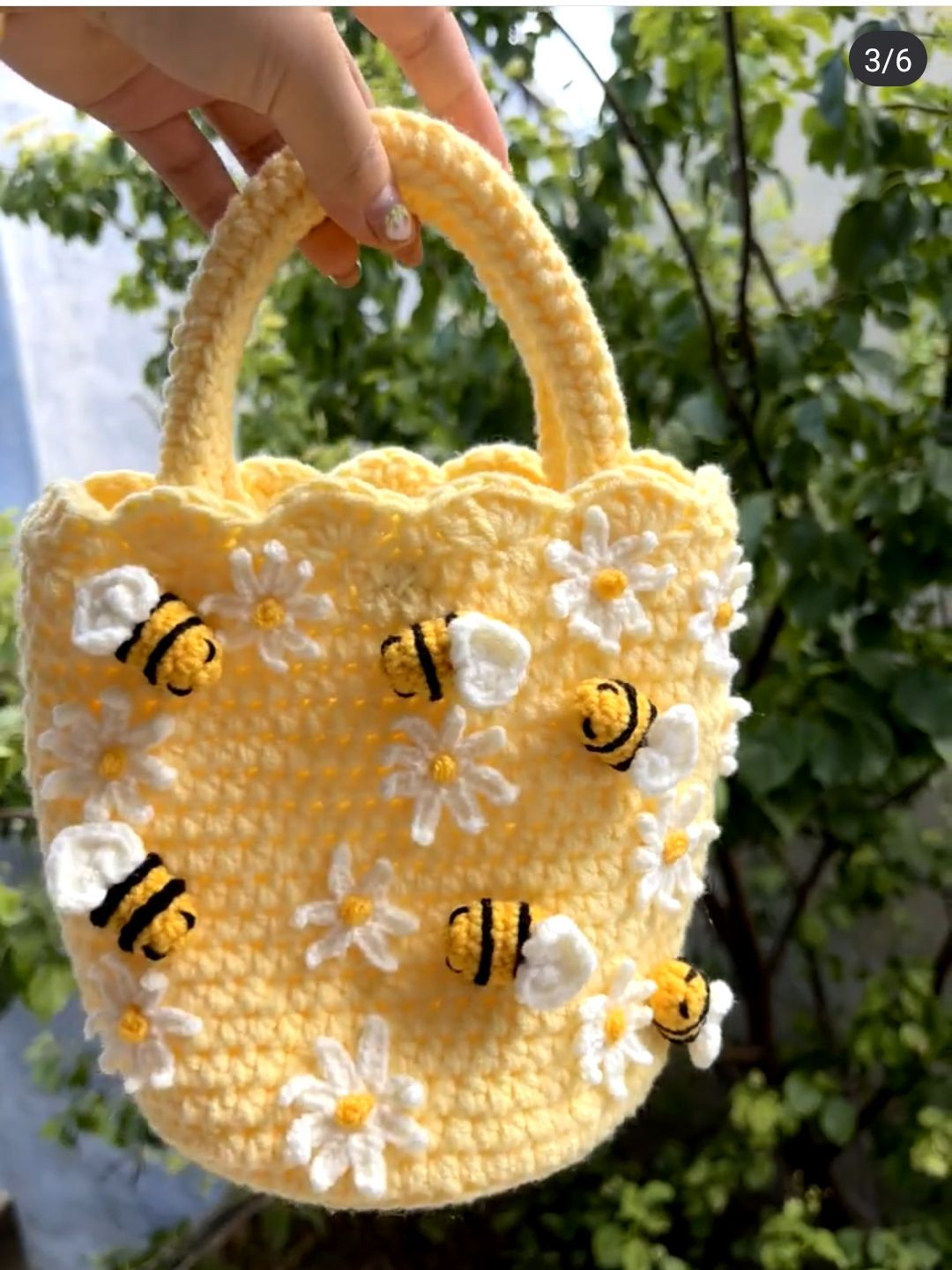 Cute Yellow Crochet Bee and Daisy Bag Pattern