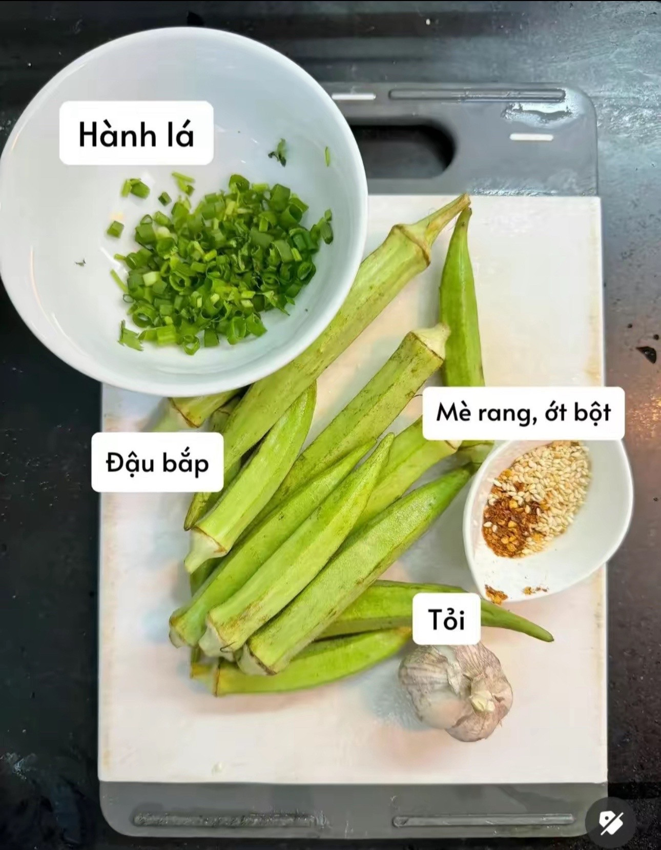 Đậu bắp sốt dầu mè tỏi ớt giòn ngon, công thức nấu ăn đơn giản